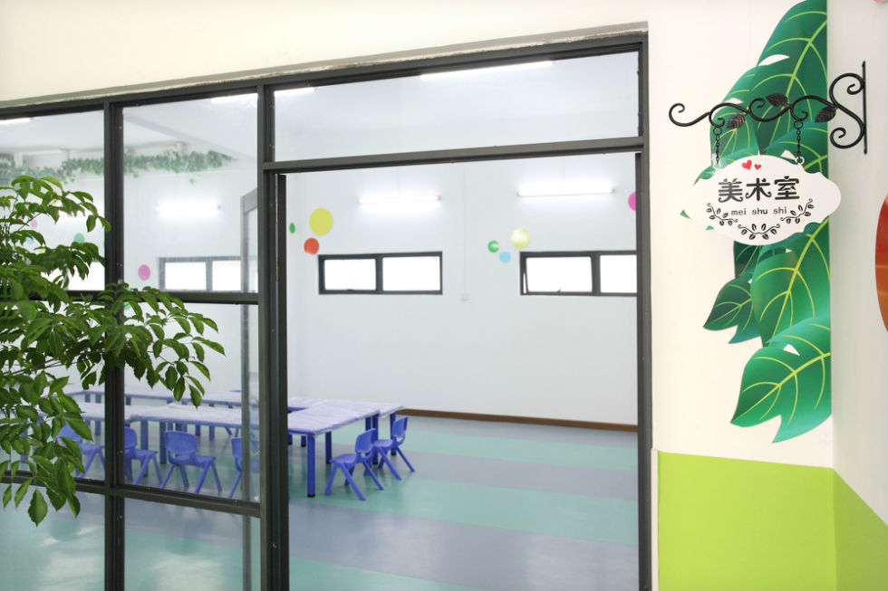 宽敞的美术室