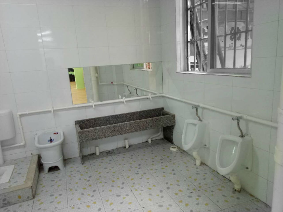 干净整洁的卫生间